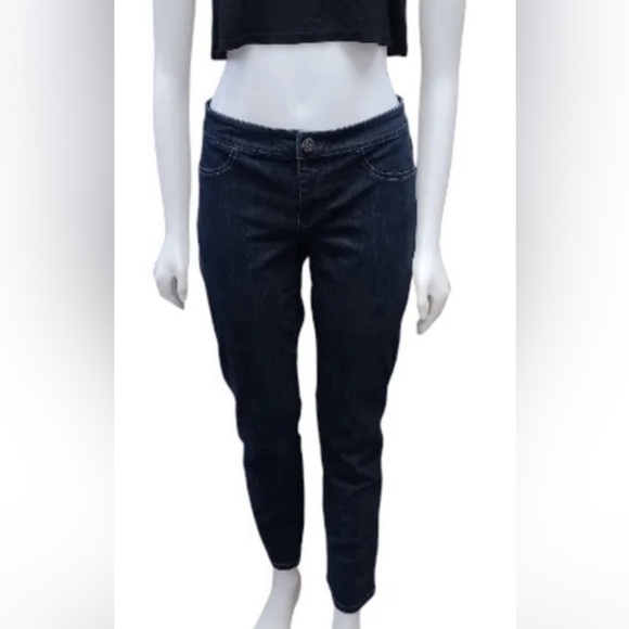 Tahari EUC Dark Wash Straight Leg Jeans Size 4 - Picture 1 of 10